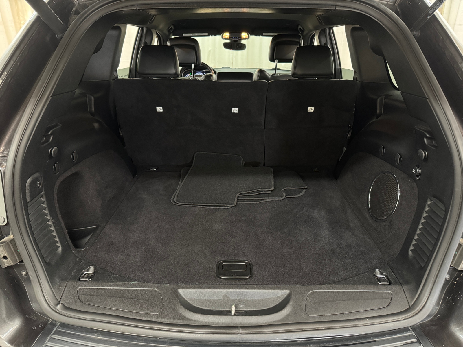 Thumbnail: 2019 Jeep Grand Cherokee - 7