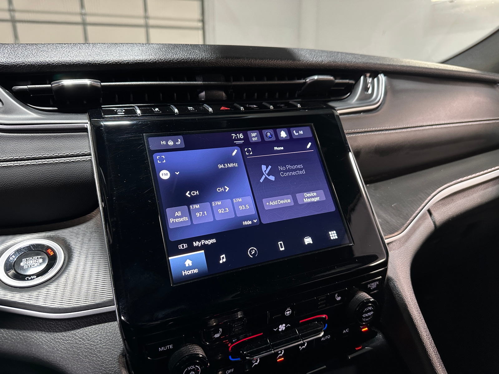 Thumbnail: 2024 Jeep Grand Cherokee L - 4