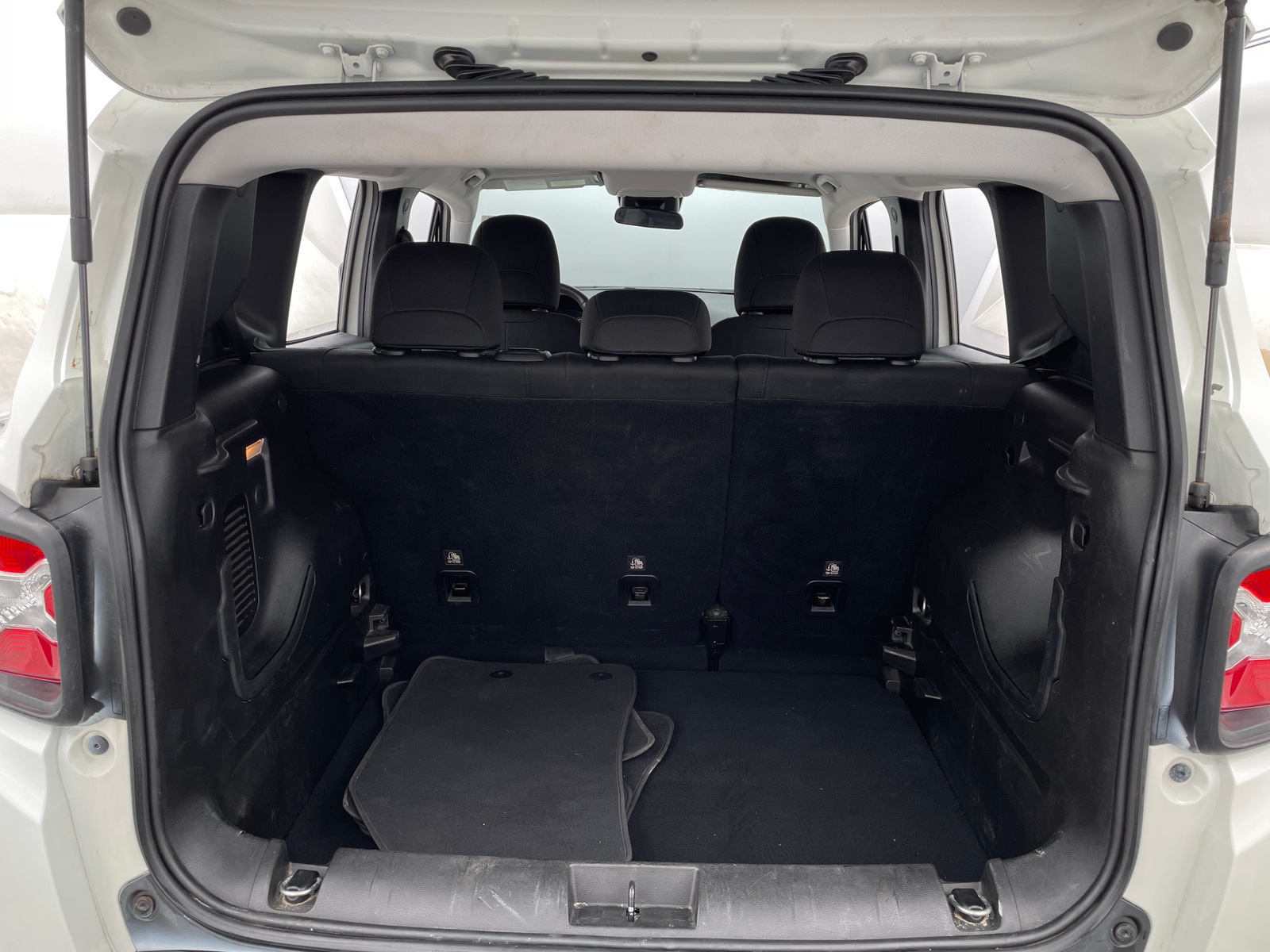 Thumbnail: 2018 Jeep Renegade - 7