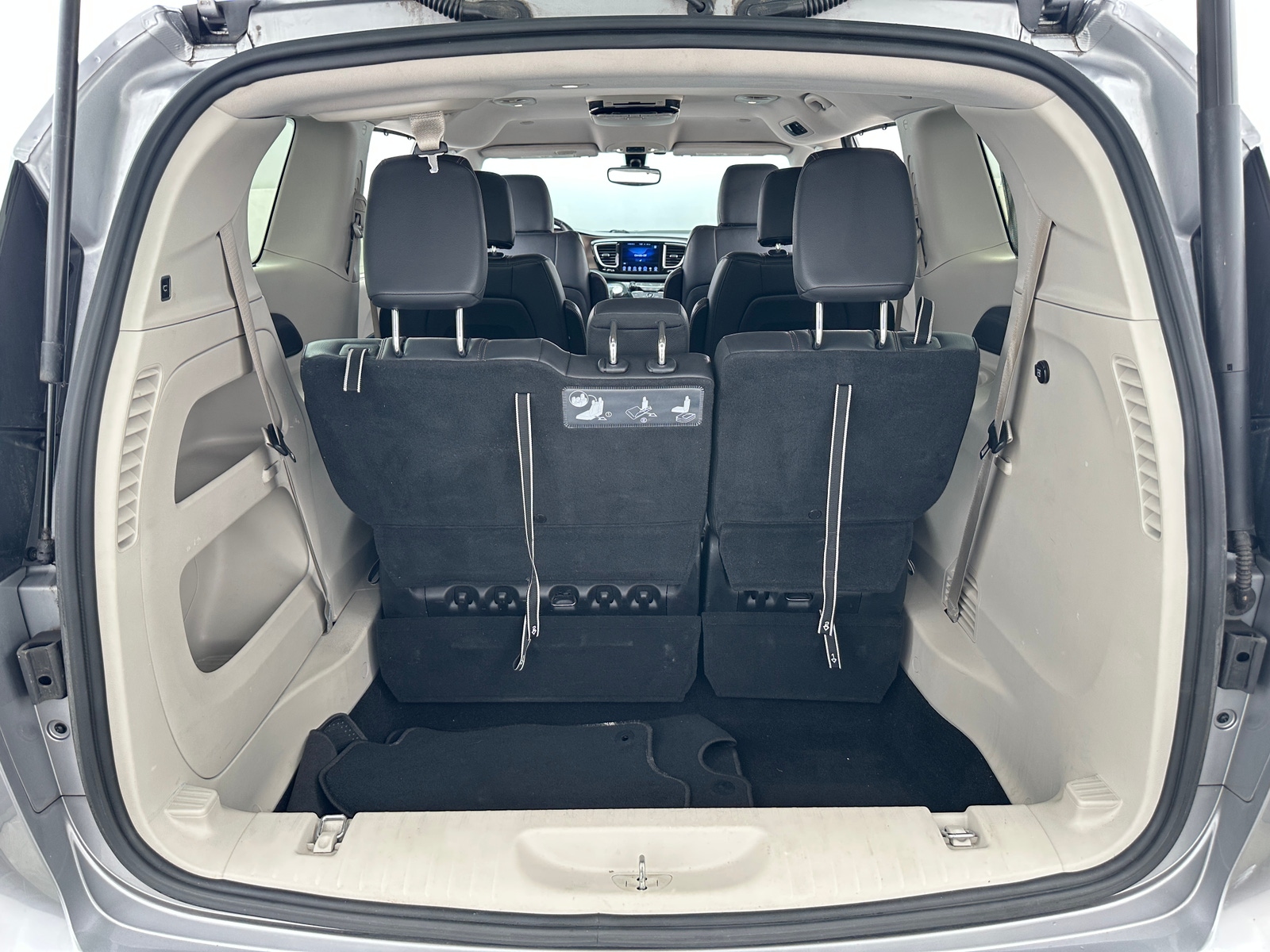 Thumbnail: 2017 Chrysler Pacifica - 6