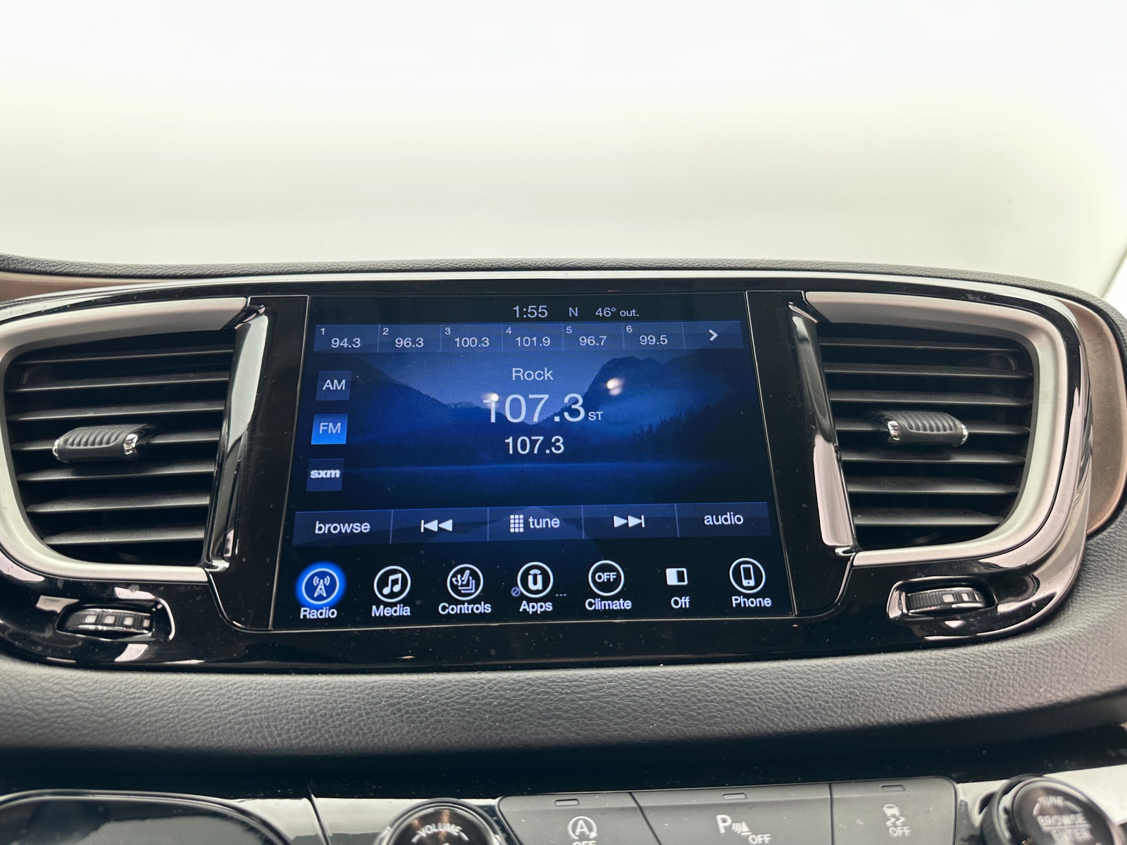 Thumbnail: 2017 Chrysler Pacifica - 3