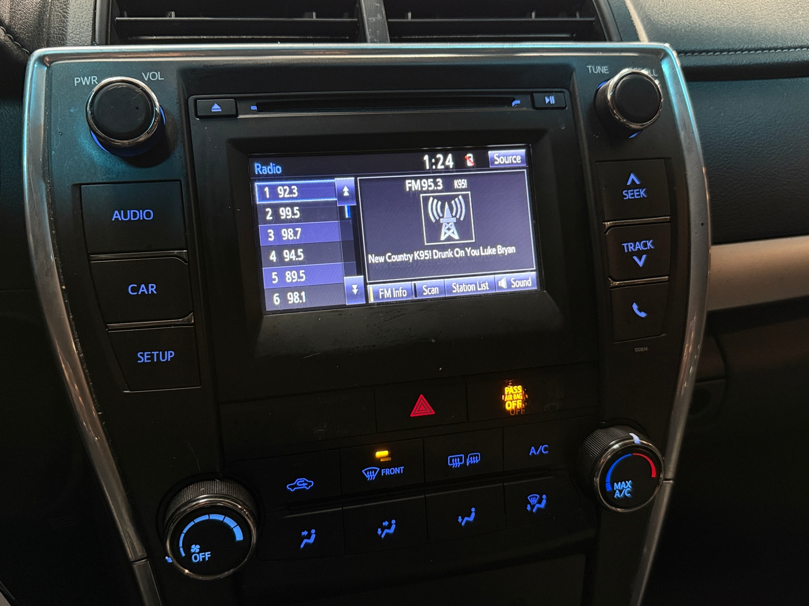 Thumbnail: 2017 Toyota Camry - 4