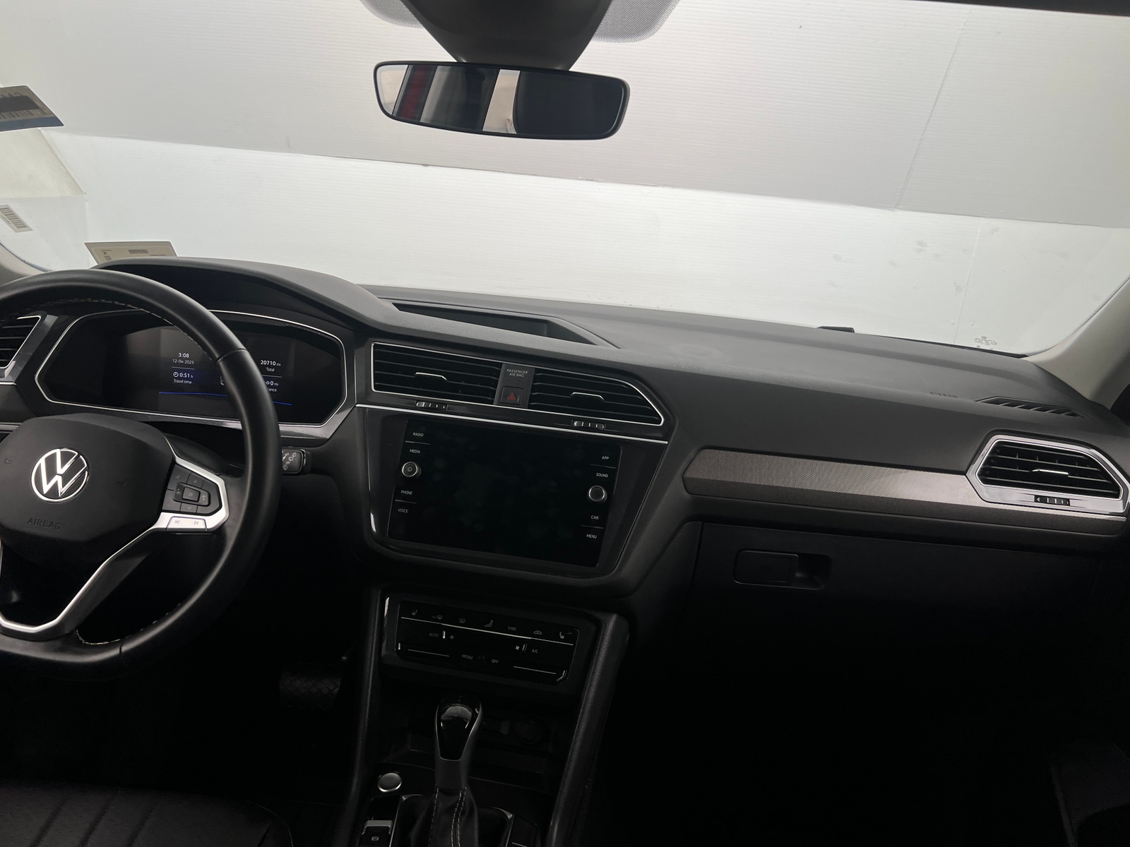 Thumbnail: 2024 Volkswagen Tiguan - 2