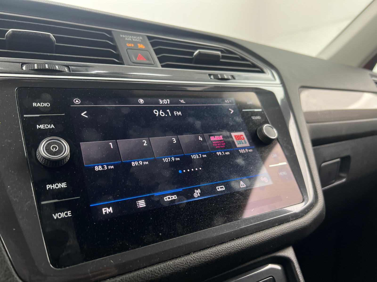 Thumbnail: 2024 Volkswagen Tiguan - 3