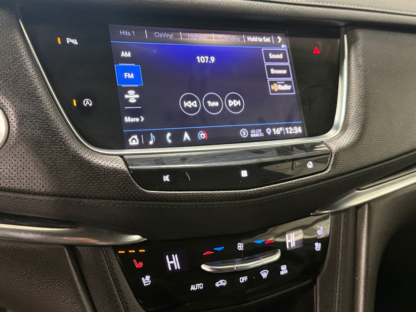 Thumbnail: 2020 Cadillac XT5 - 3