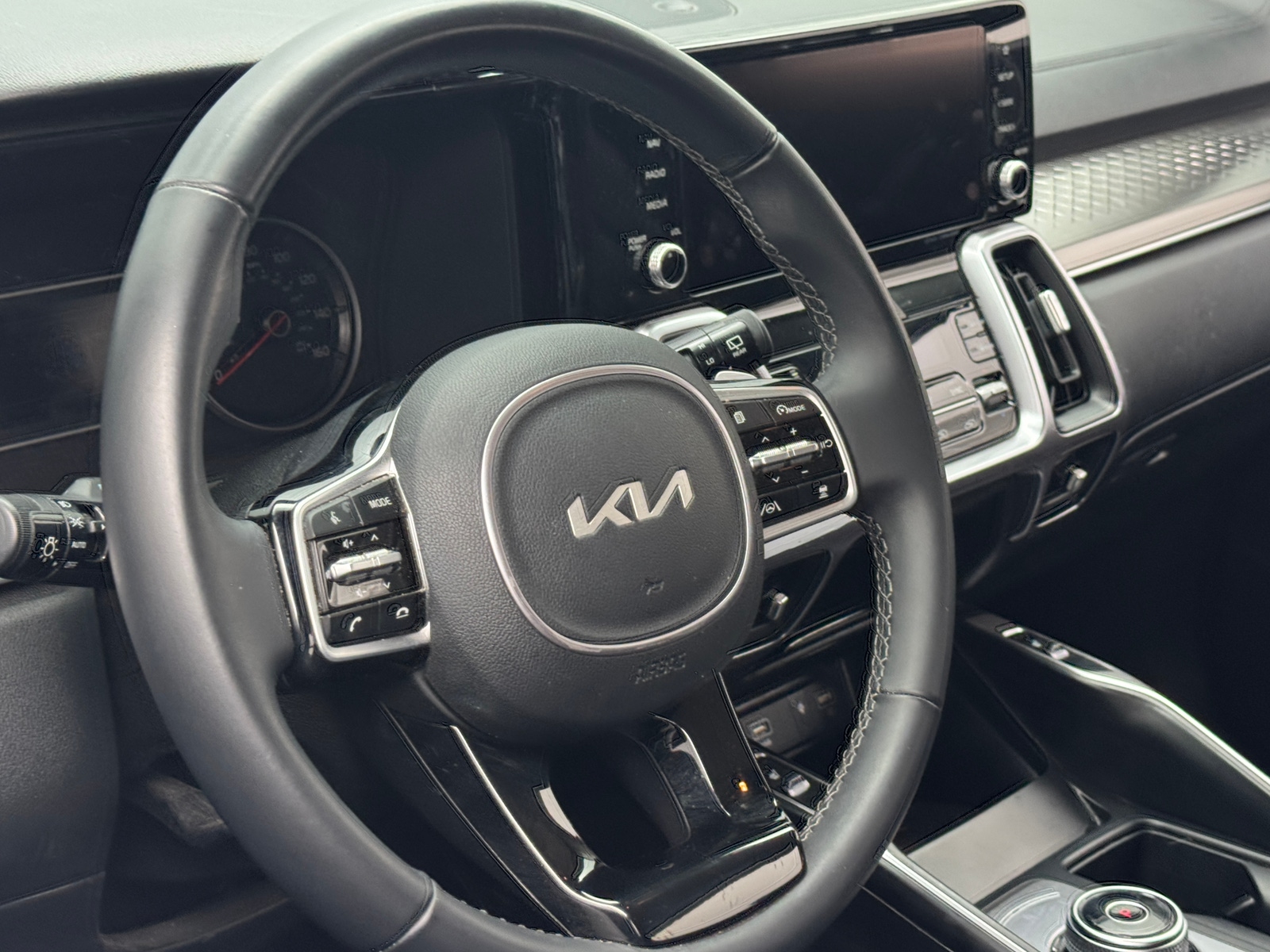 Thumbnail: 2023 Kia Sorento - 4