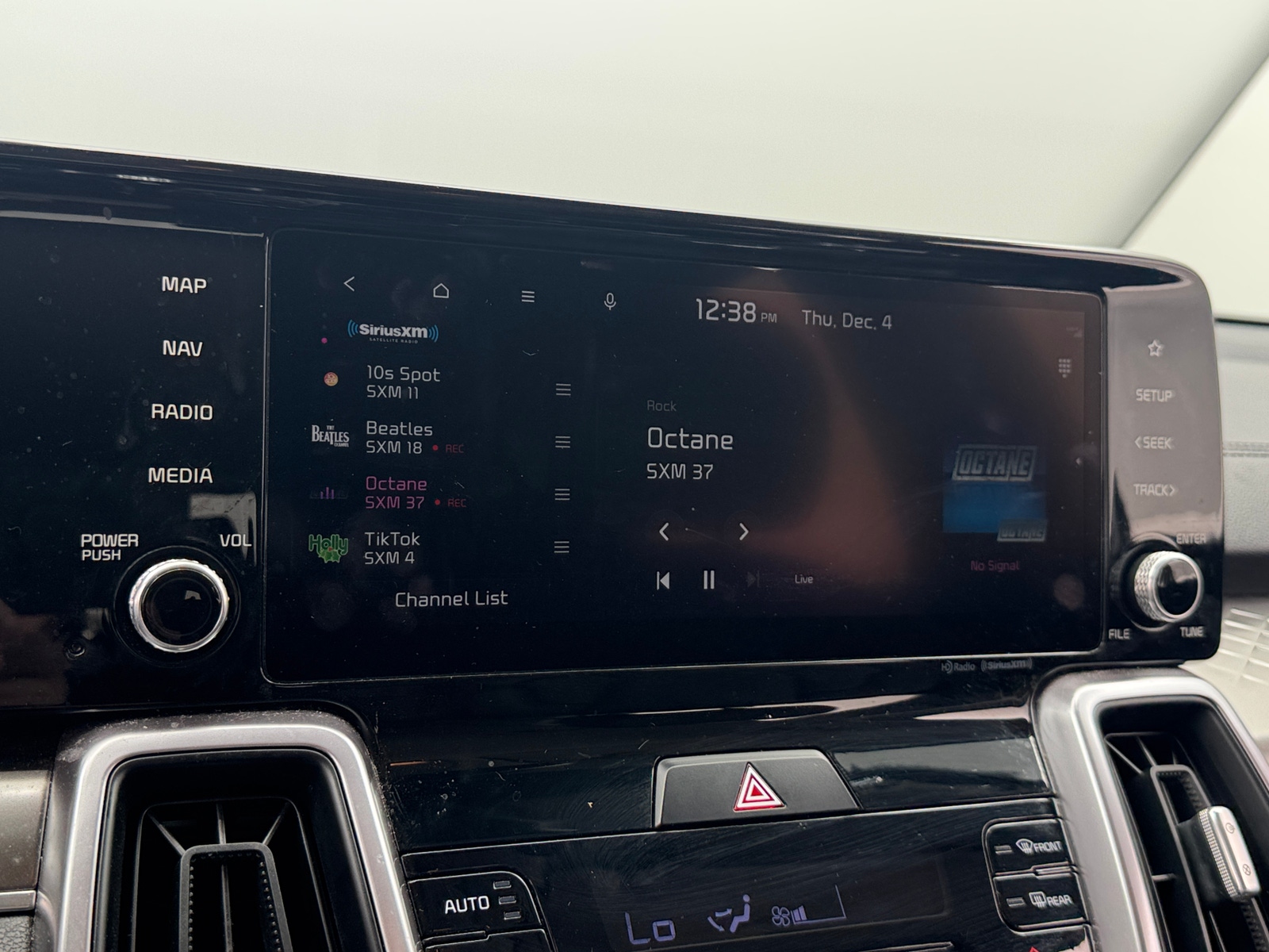 Thumbnail: 2023 Kia Sorento - 3