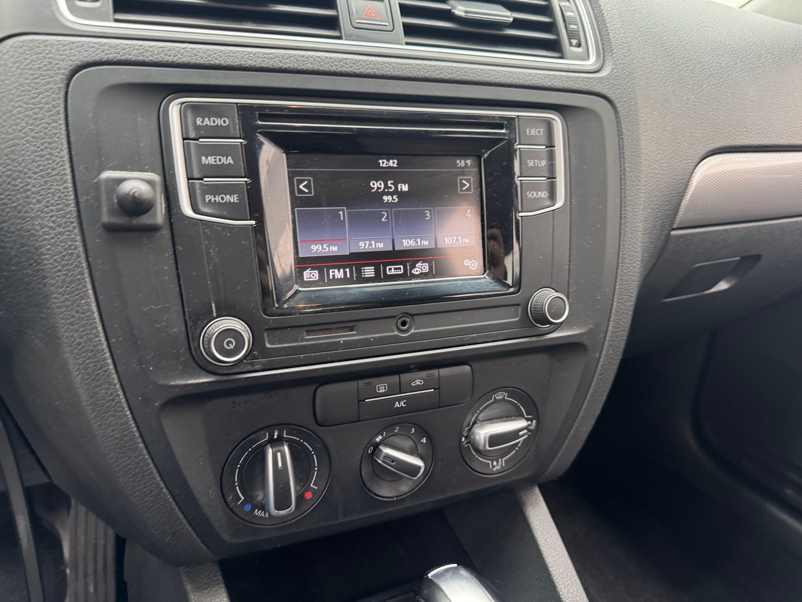 Thumbnail: 2017 Volkswagen Jetta - 4