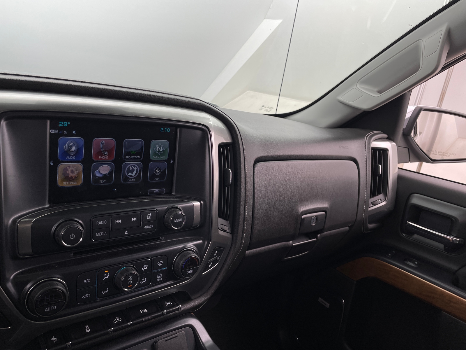 Thumbnail: 2017 Chevrolet Silverado 1500 - 3