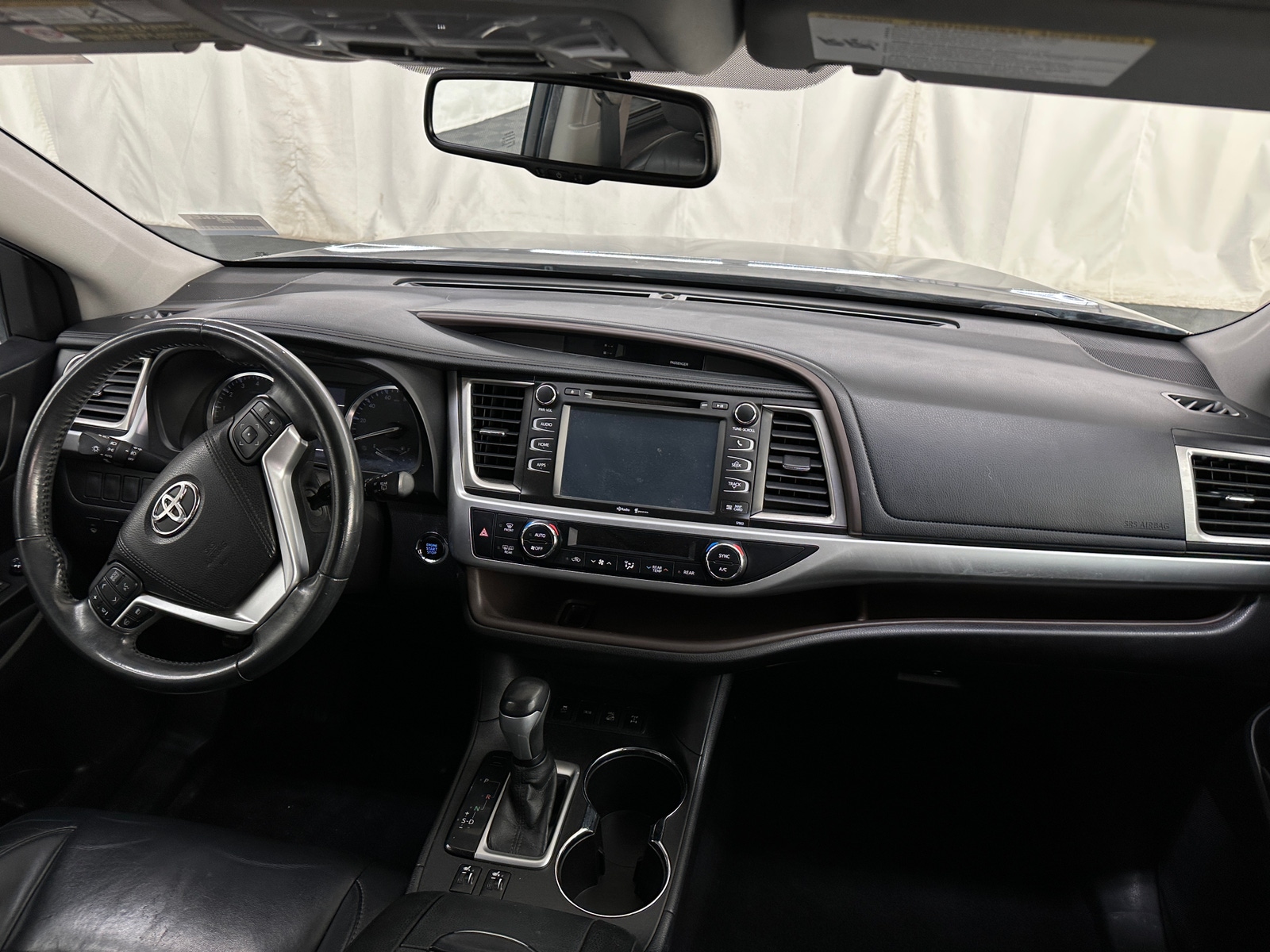 Thumbnail: 2015 Toyota Highlander - 2