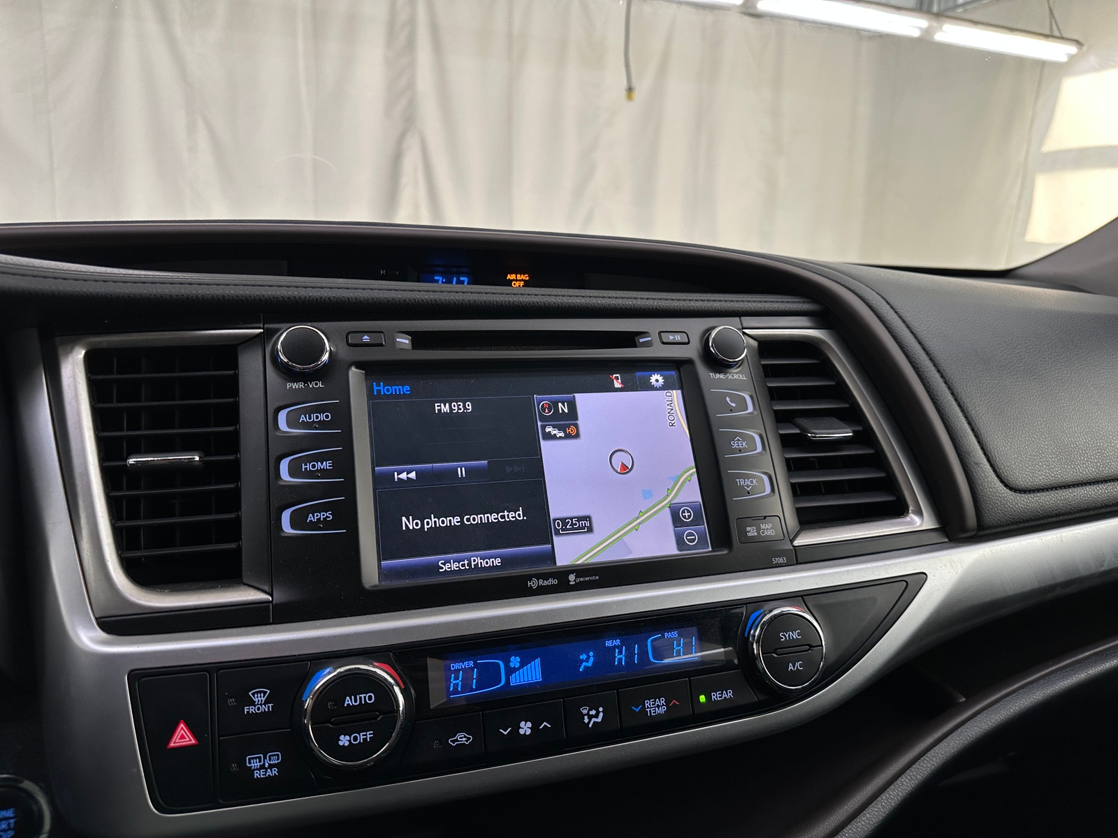 Thumbnail: 2015 Toyota Highlander - 3