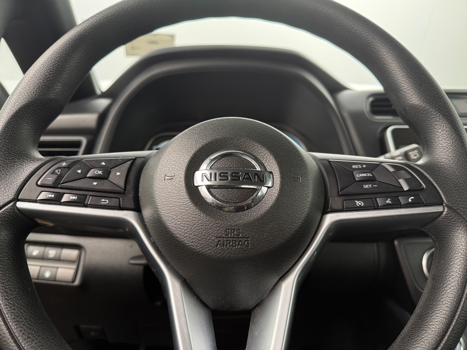 Thumbnail: 2022 Nissan Leaf - 5