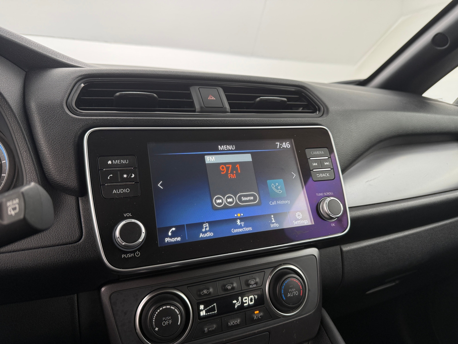 Thumbnail: 2022 Nissan Leaf - 4