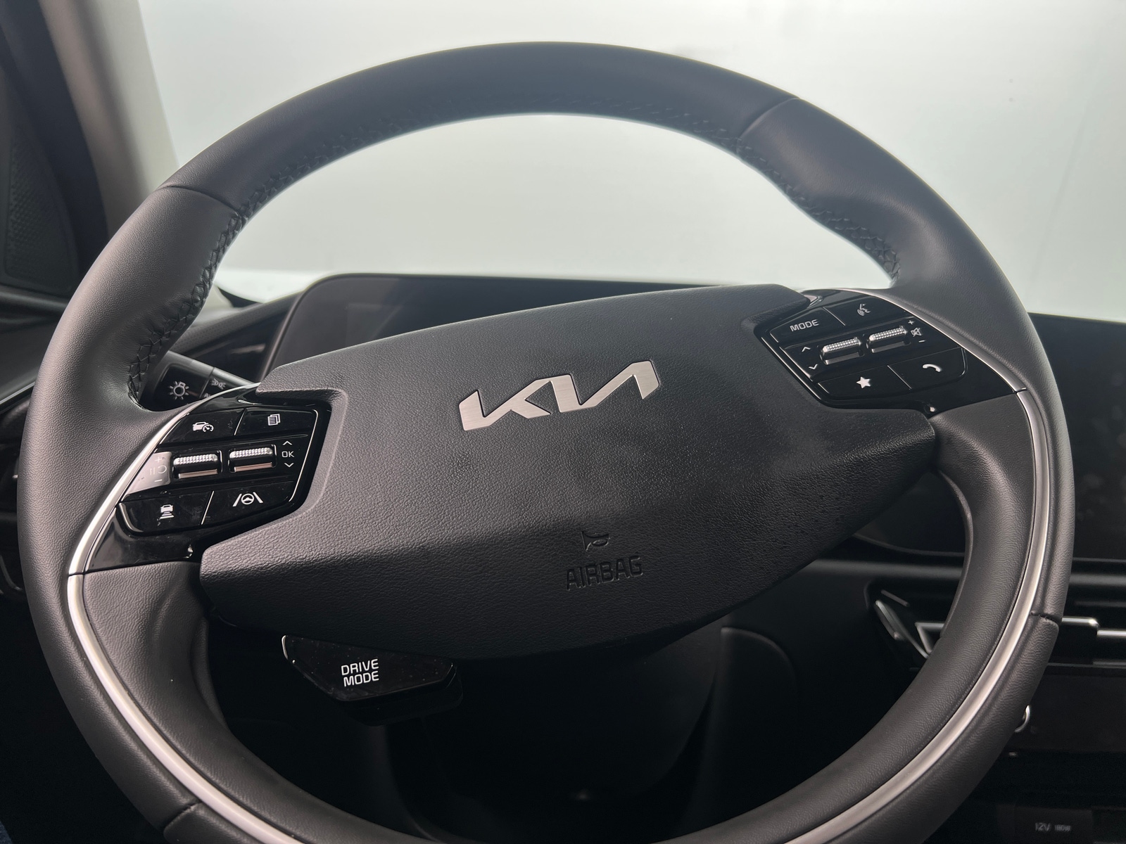 Thumbnail: 2025 Kia Niro - 4