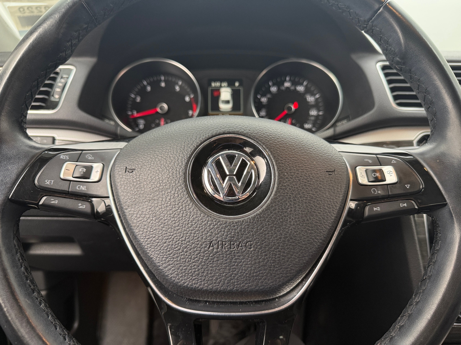 Thumbnail: 2018 Volkswagen Passat - 4