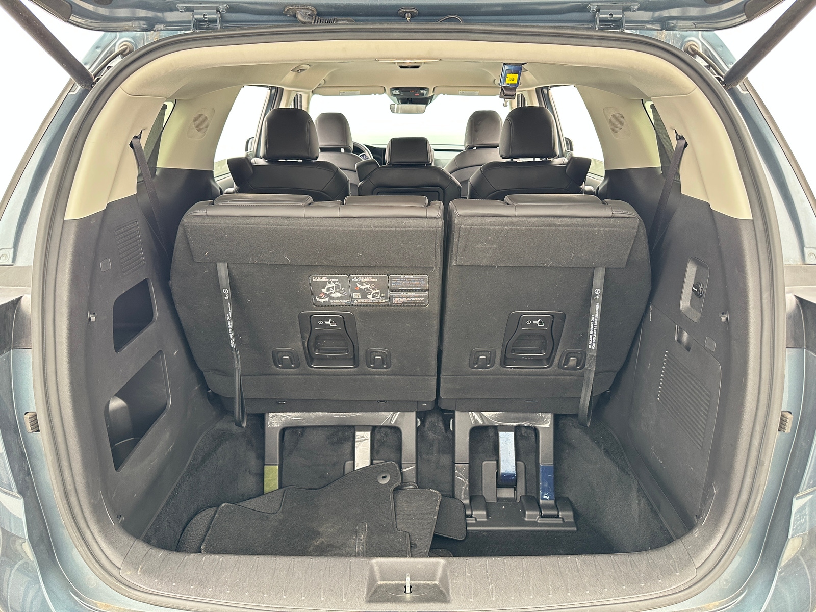 Thumbnail: 2023 Kia Carnival - 6