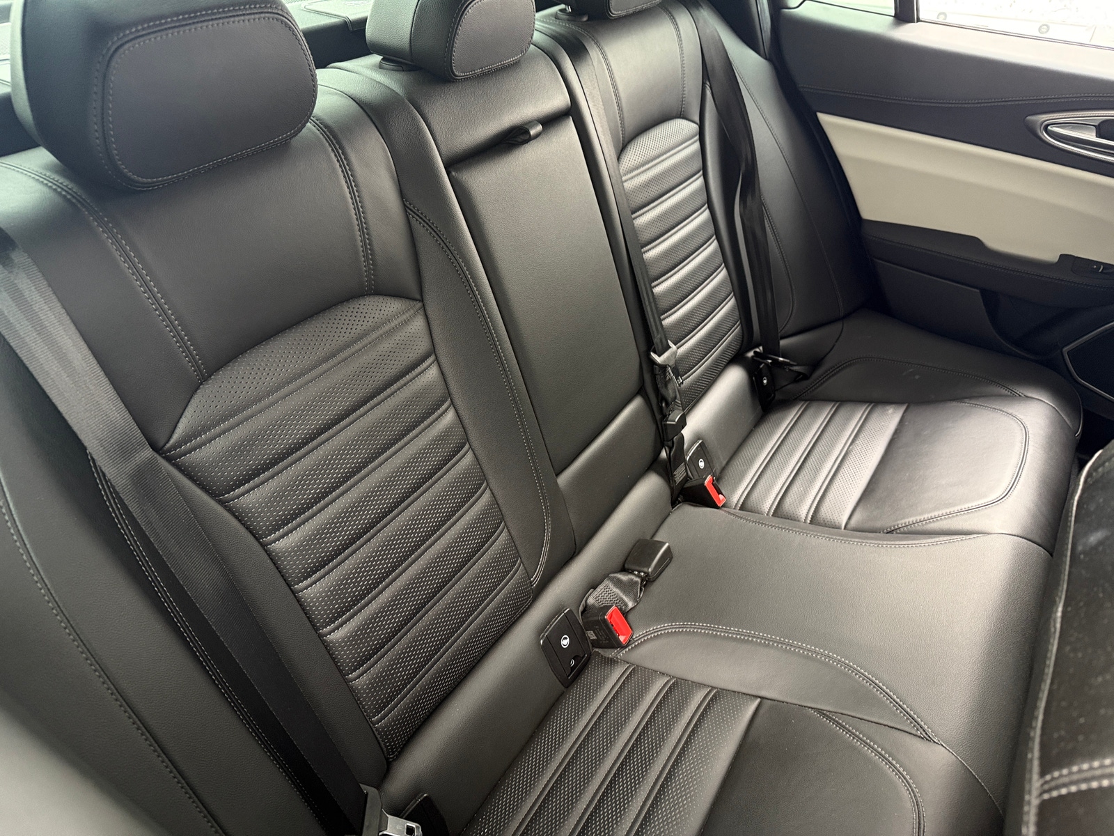 Thumbnail: 2020 Alfa Romeo Giulia - 5