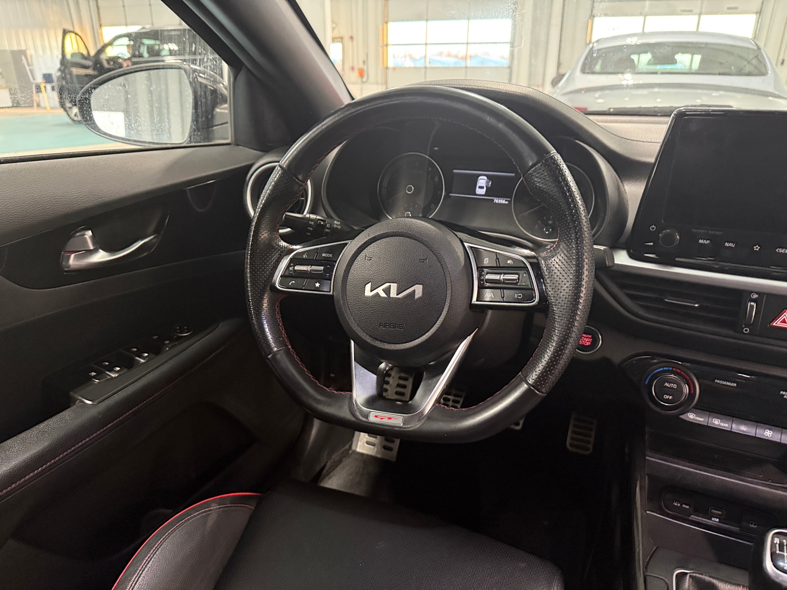 Thumbnail: 2022 Kia Forte - 4