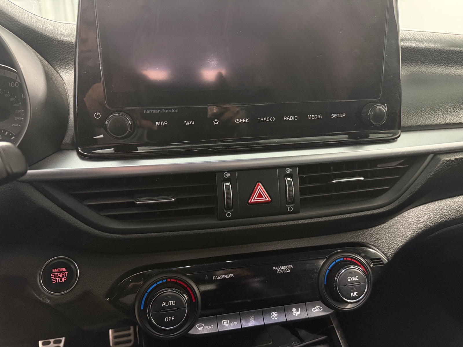 Thumbnail: 2022 Kia Forte - 3