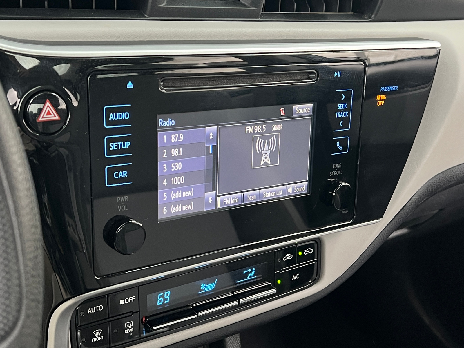 Thumbnail: 2019 Toyota Corolla - 4