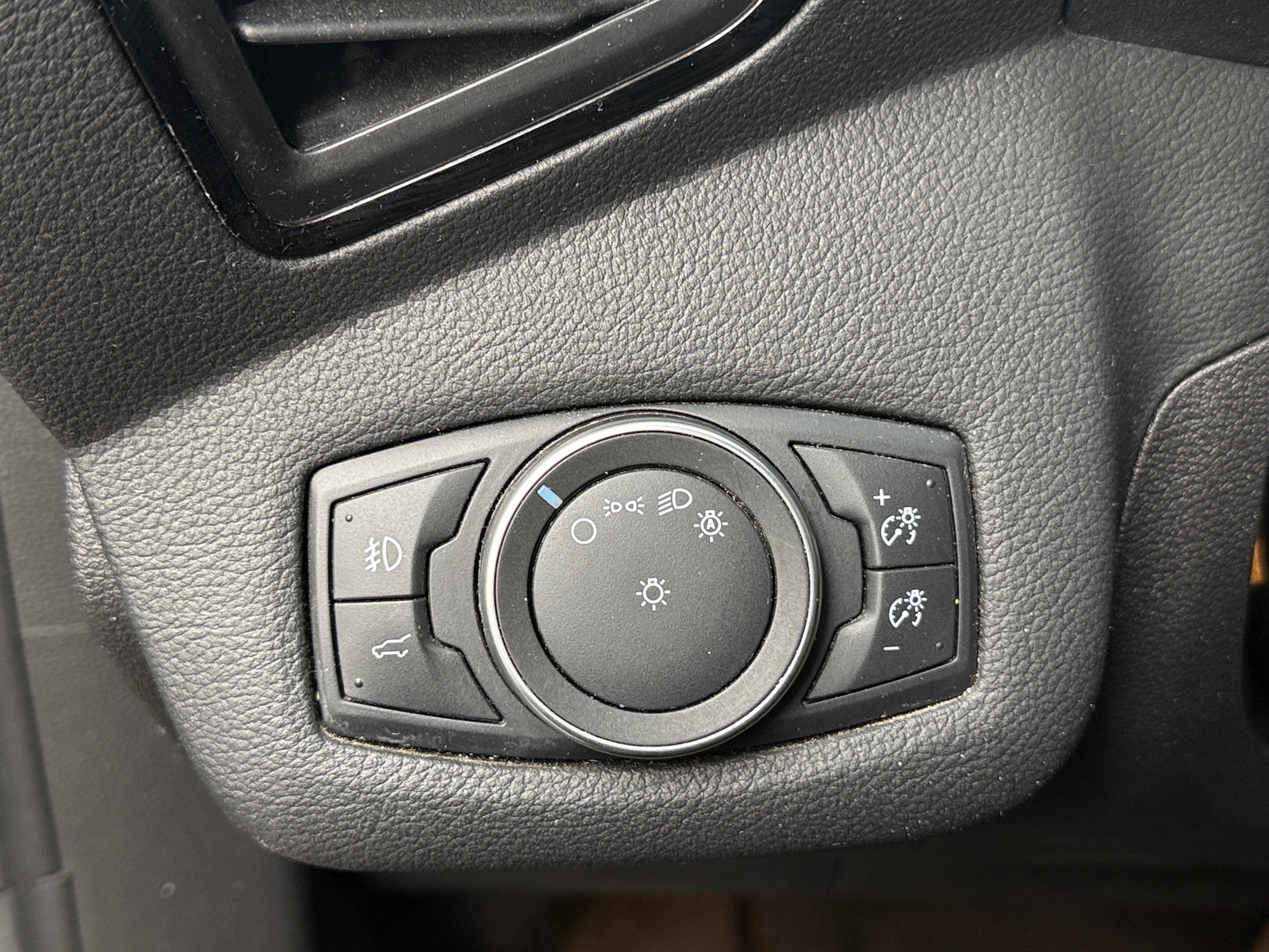 Thumbnail: 2018 Ford Escape - 3