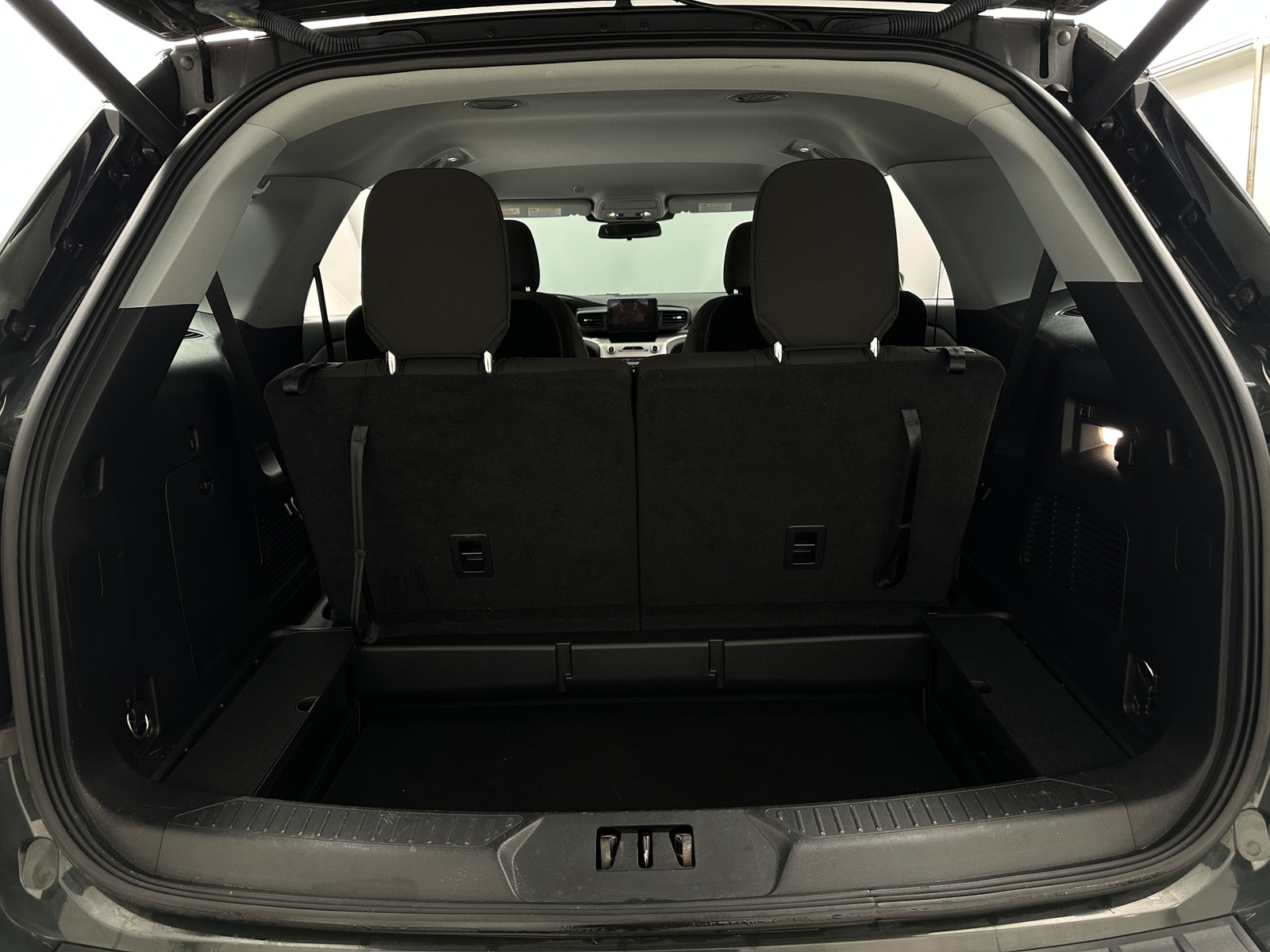 Thumbnail: 2022 Ford Explorer - 7