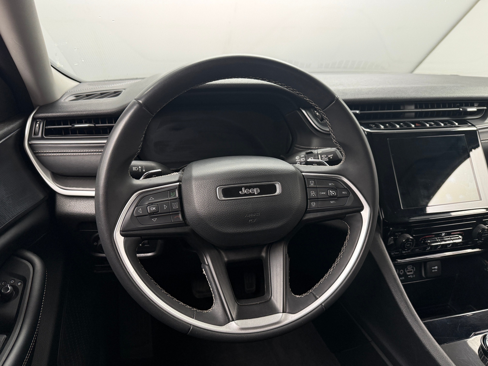 Thumbnail: 2023 Jeep Grand Cherokee L - 5