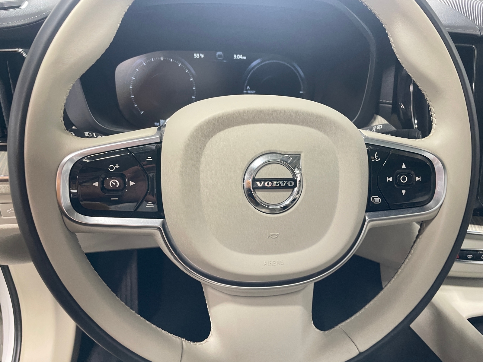 Thumbnail: 2019 Volvo XC60 - 4