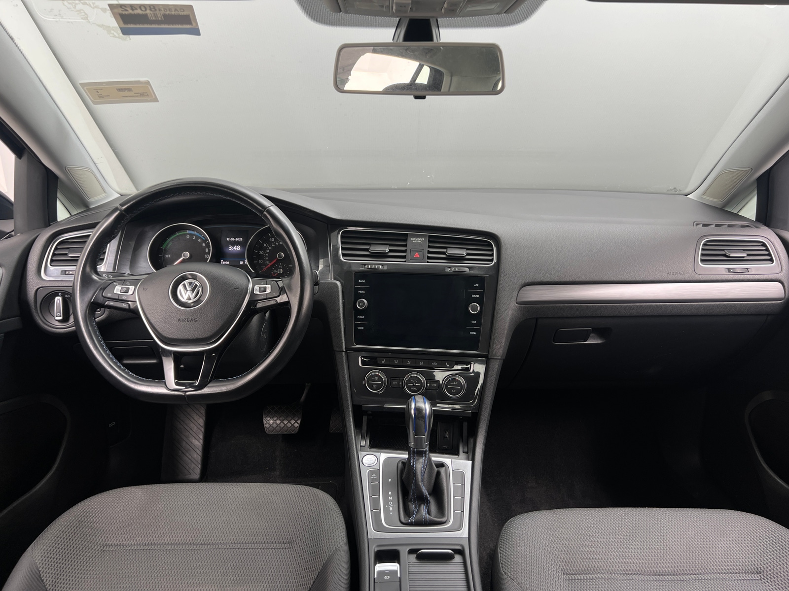 Thumbnail: 2019 Volkswagen e-Golf - 3