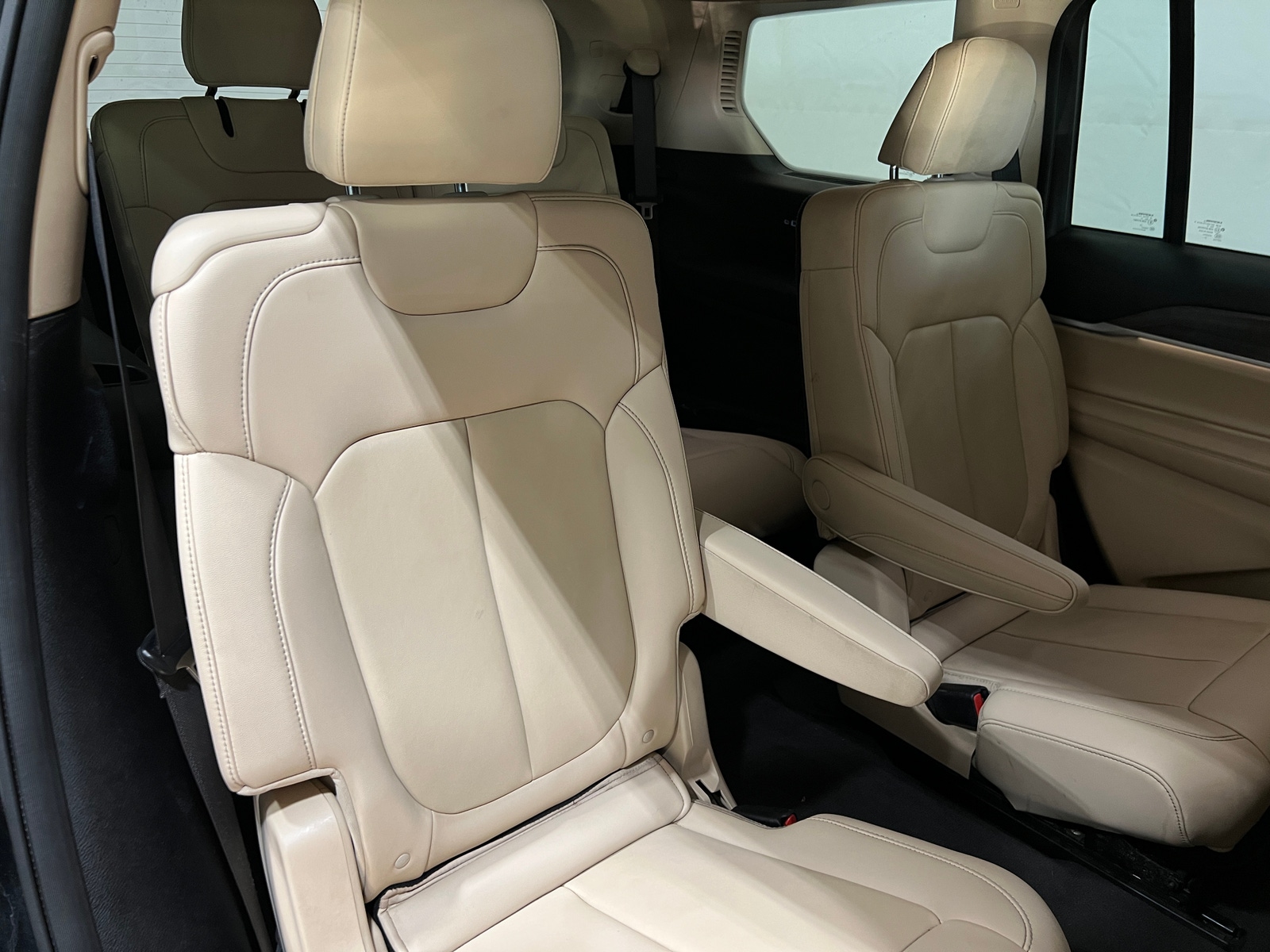 Thumbnail: 2022 Jeep Grand Cherokee L - 5