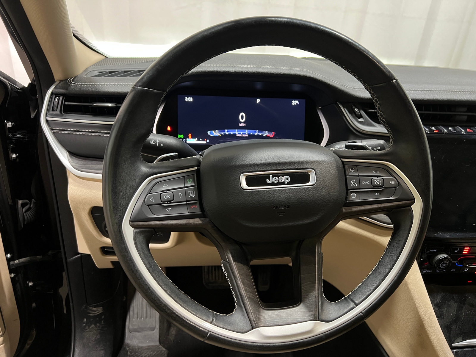 Thumbnail: 2022 Jeep Grand Cherokee L - 4