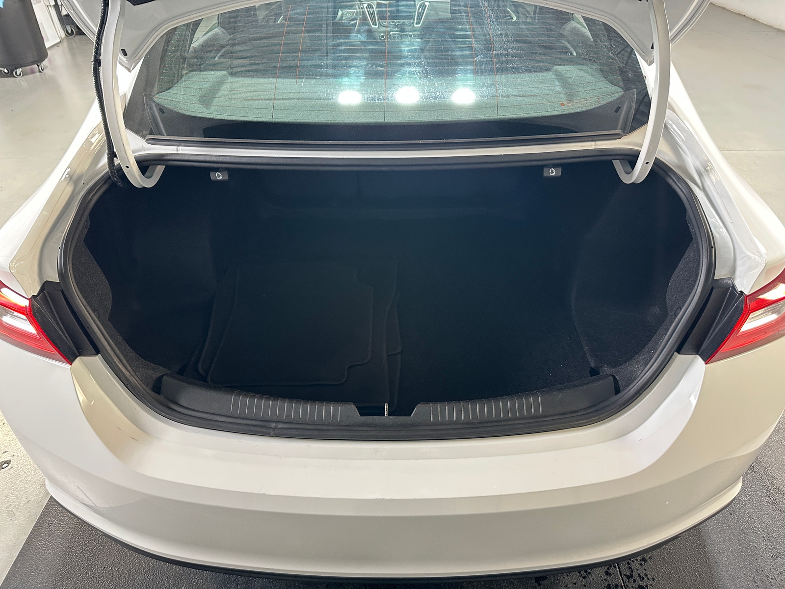 Thumbnail: 2023 Chevrolet Malibu - 7