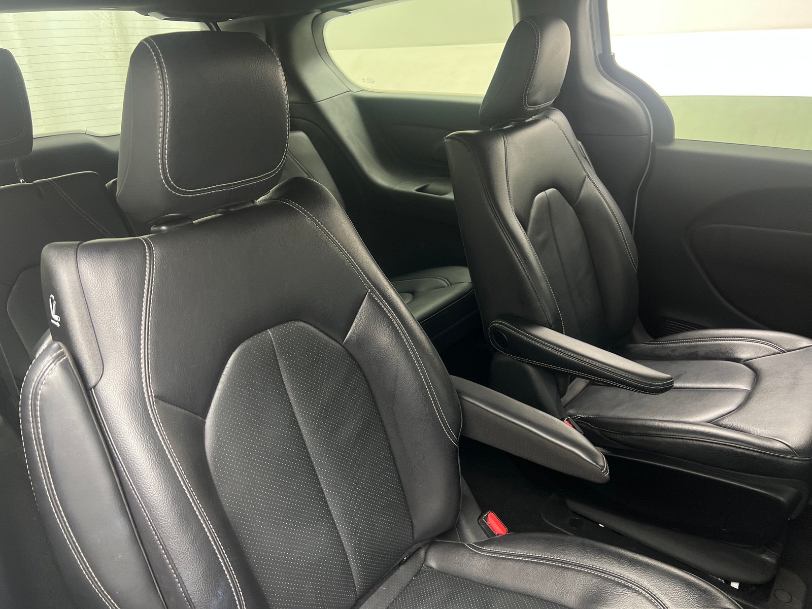 Thumbnail: 2022 Chrysler Pacifica - 6