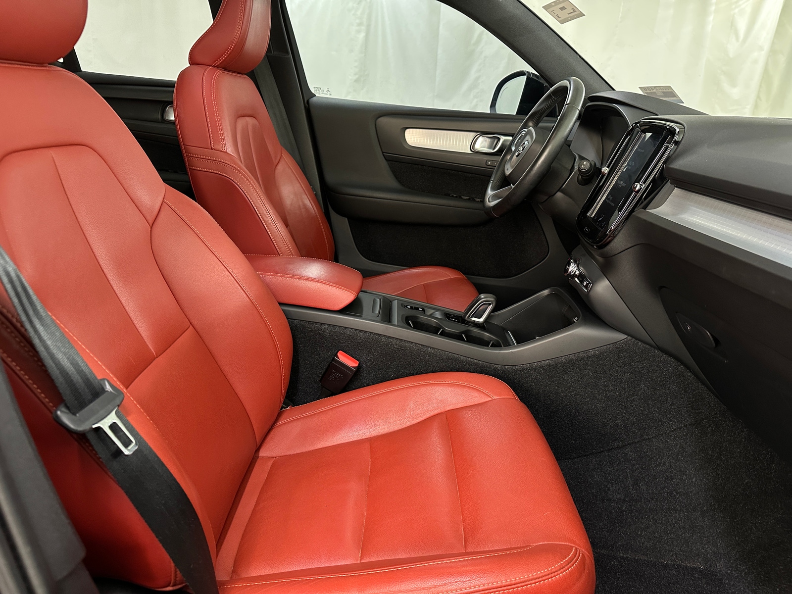 Thumbnail: 2019 Volvo XC40 - 2