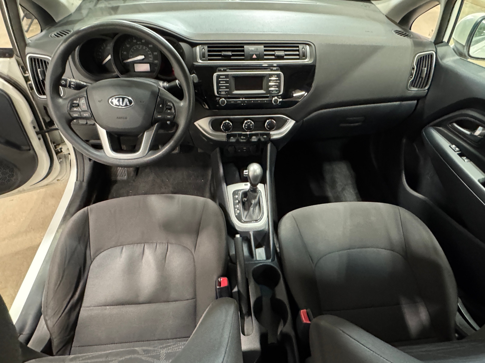 Thumbnail: 2017 Kia Rio - 3