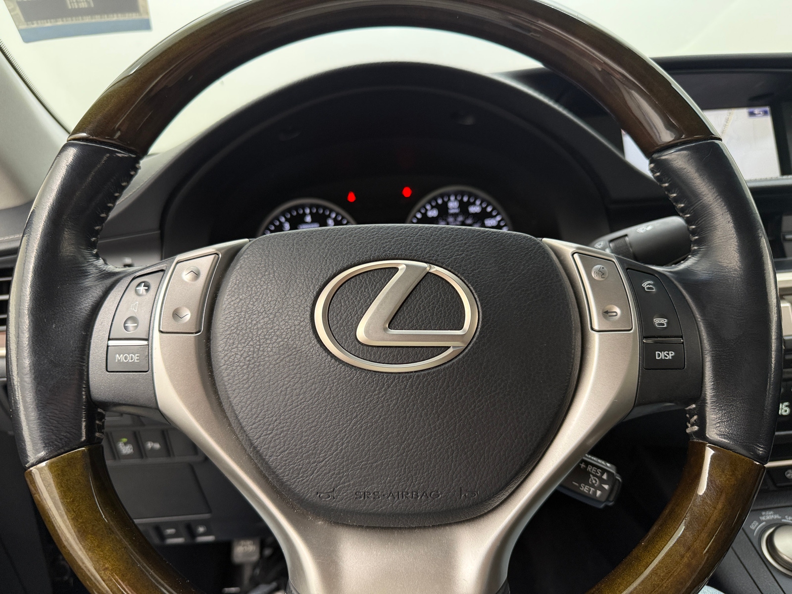 Thumbnail: 2015 Lexus ES - 4