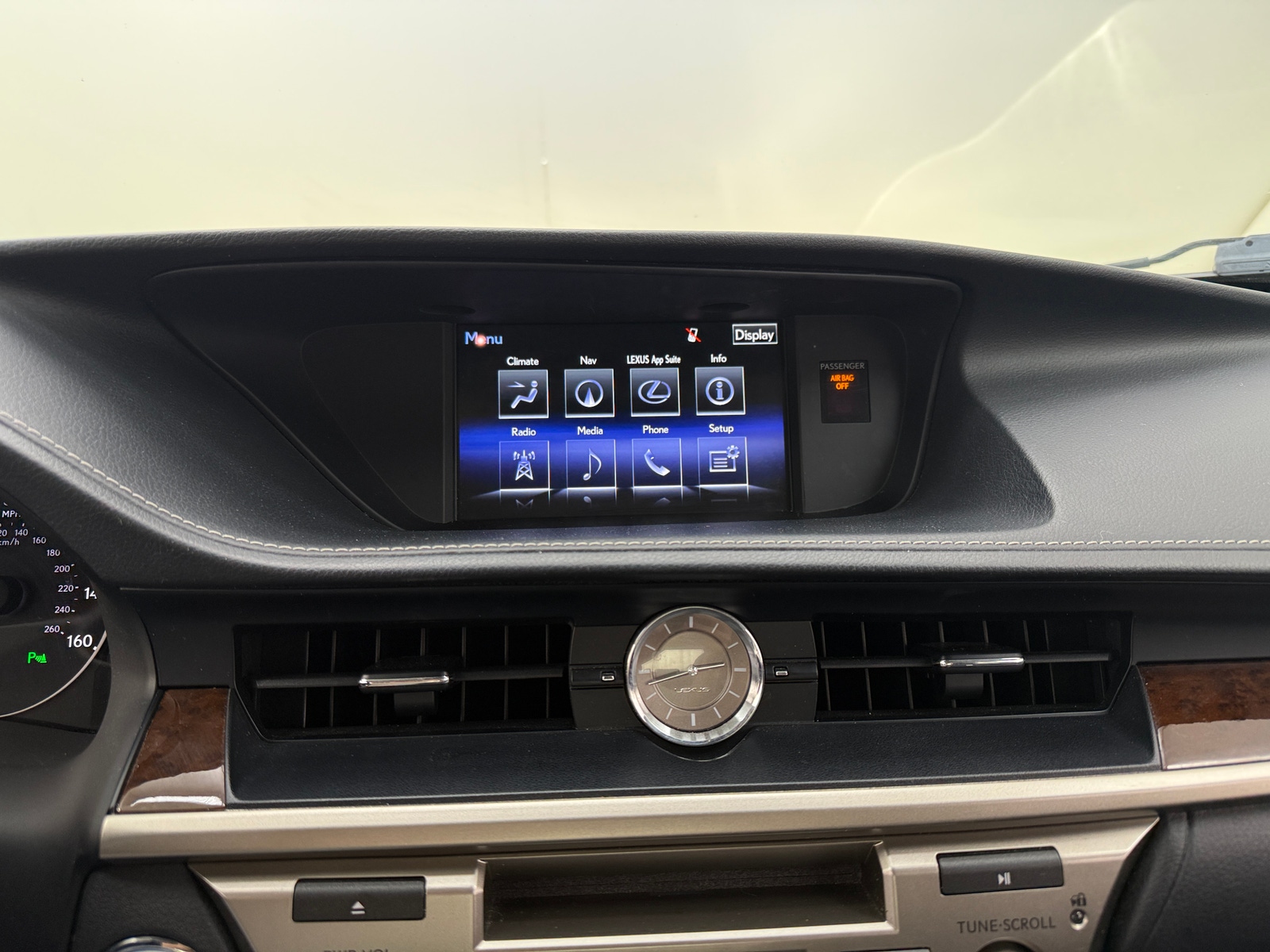 Thumbnail: 2015 Lexus ES - 3