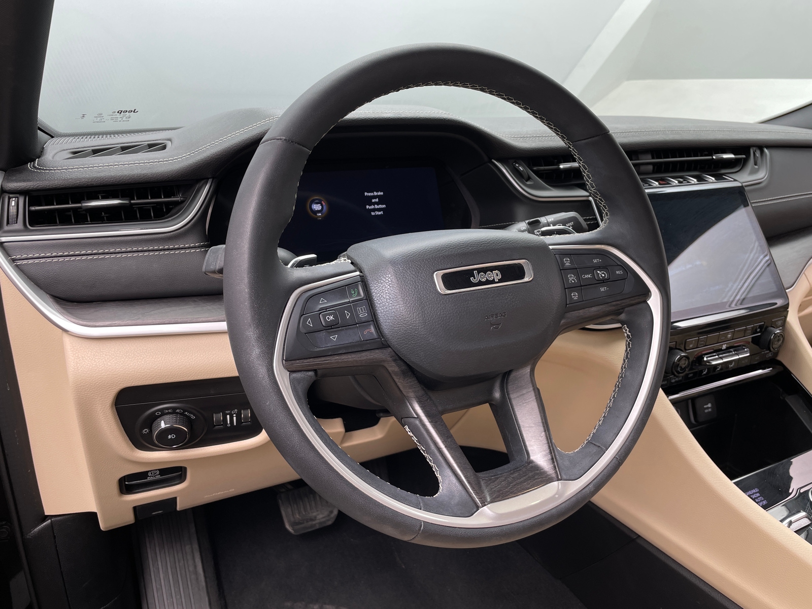 Thumbnail: 2023 Jeep Grand Cherokee L - 4