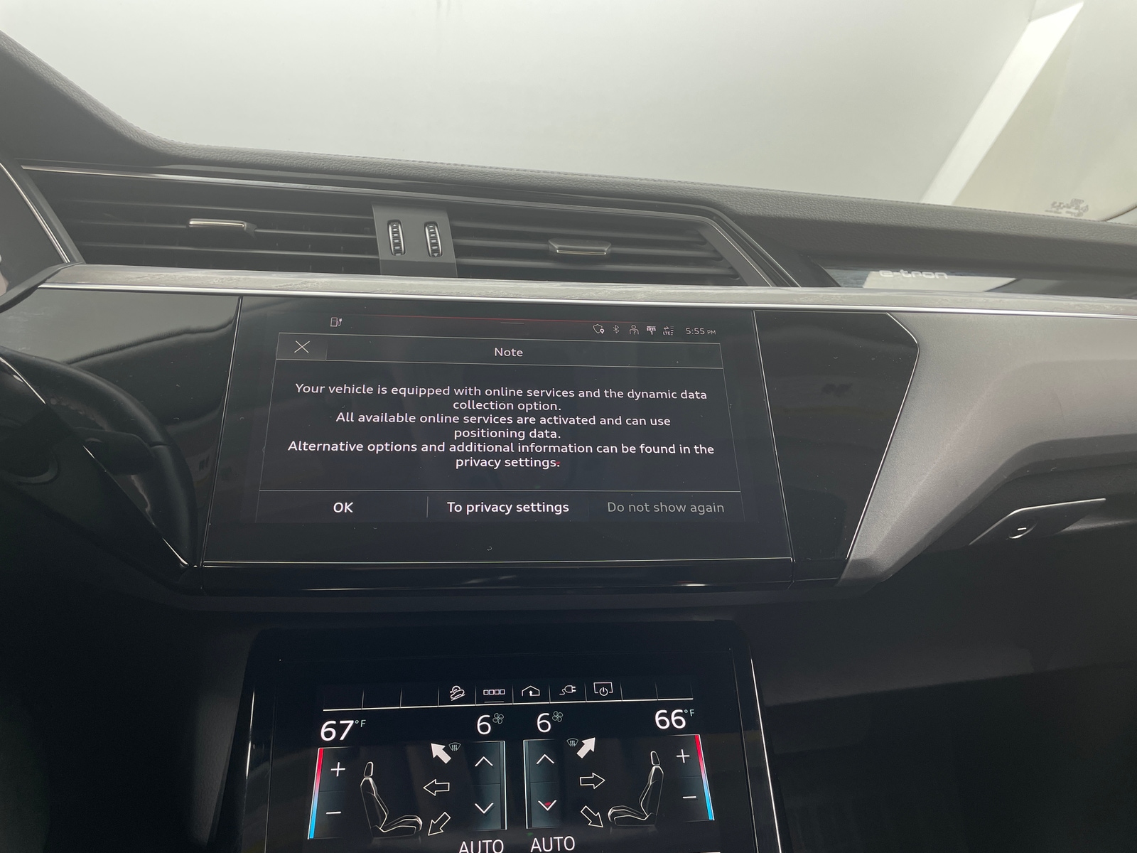 Thumbnail: 2022 Audi e-tron - 3