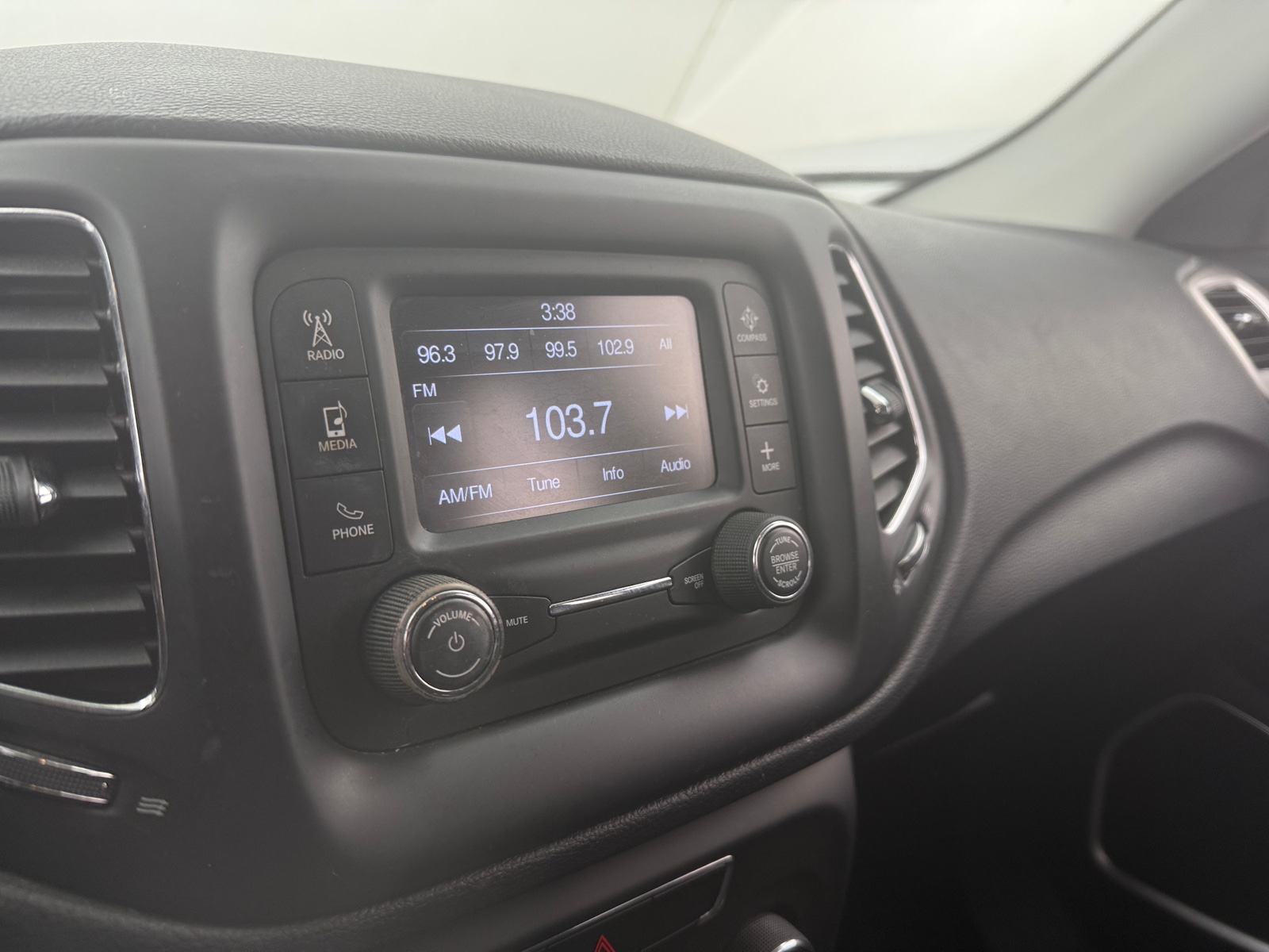 Thumbnail: 2017 Jeep Compass - 4