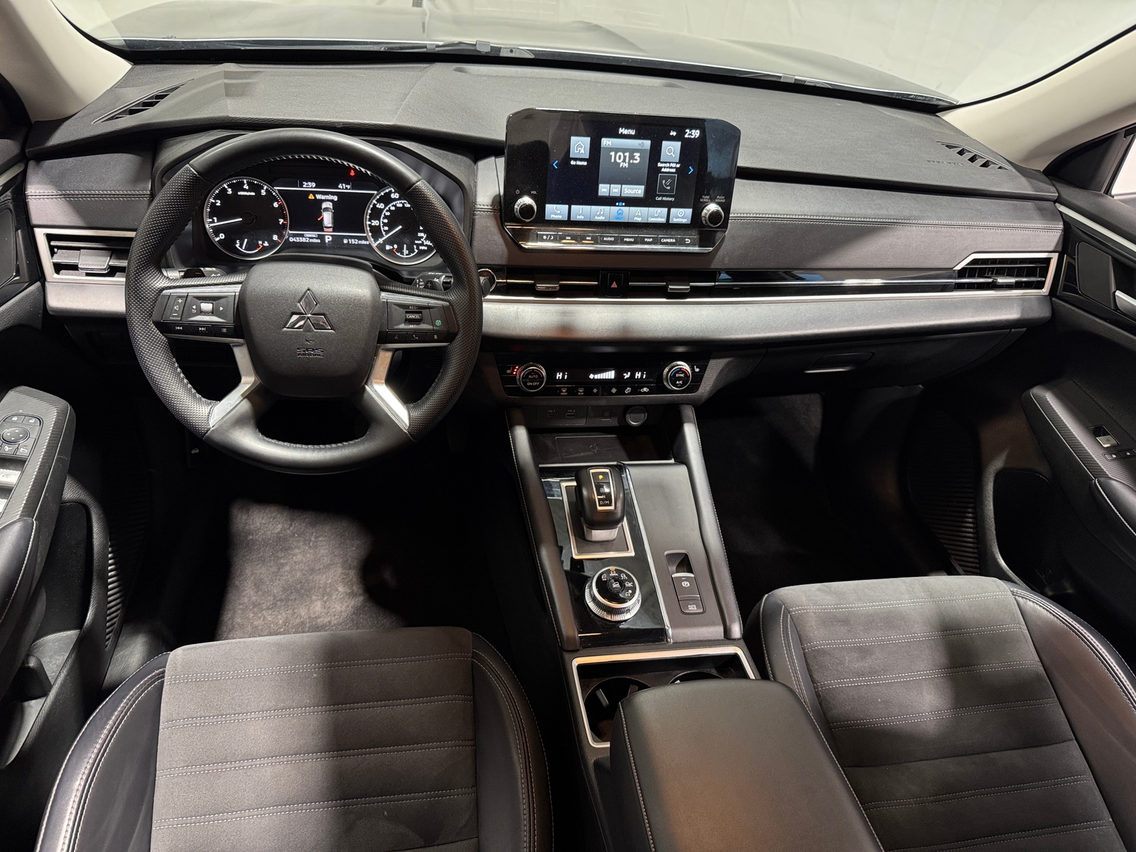 Thumbnail: 2024 Mitsubishi Outlander - 3