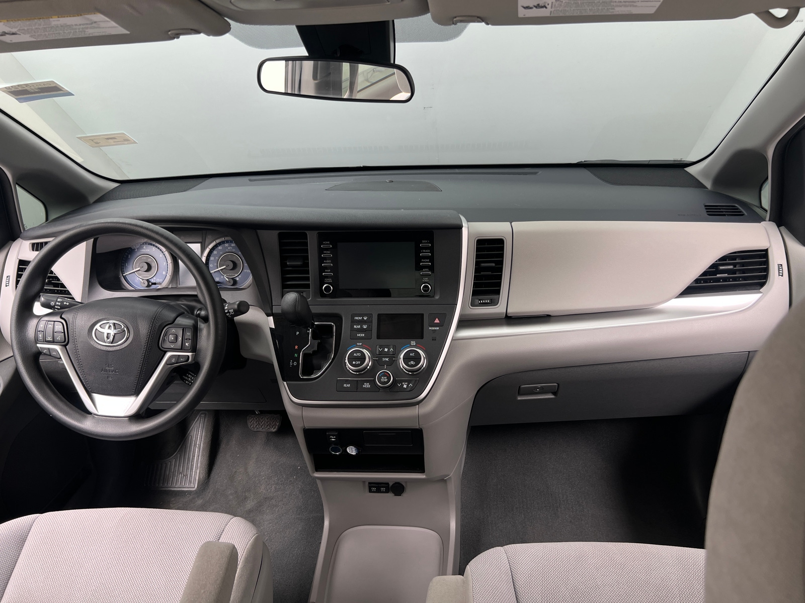 Thumbnail: 2020 Toyota Sienna - 3