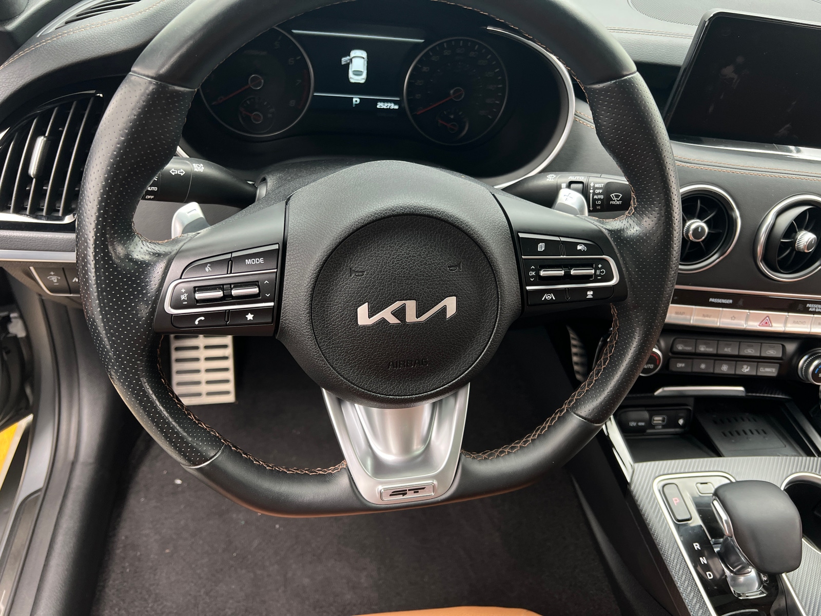 Thumbnail: 2023 Kia Stinger - 4