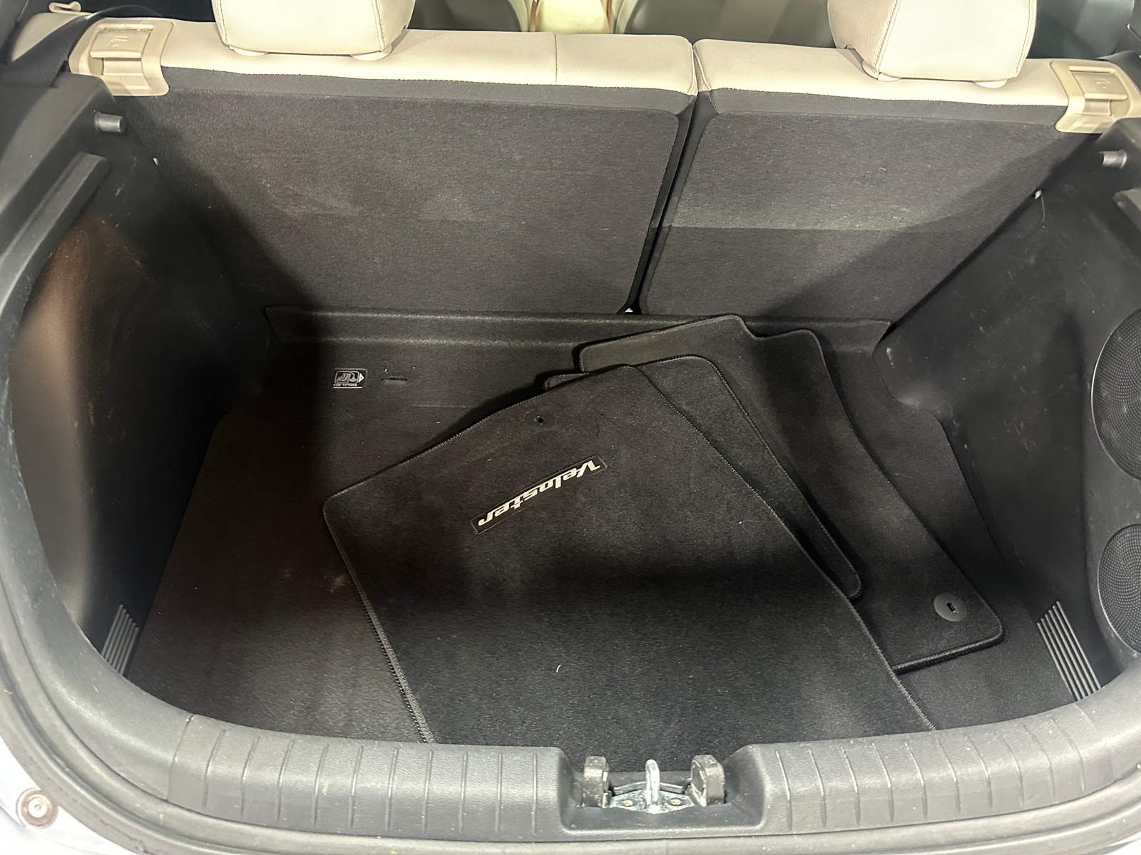 Thumbnail: 2019 Hyundai Veloster - 4