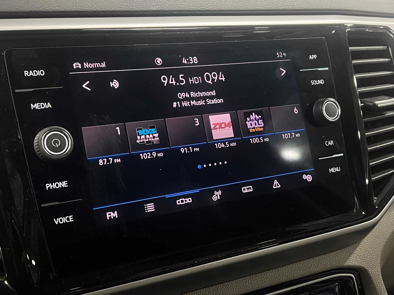 Thumbnail: 2022 Volkswagen Atlas - 3