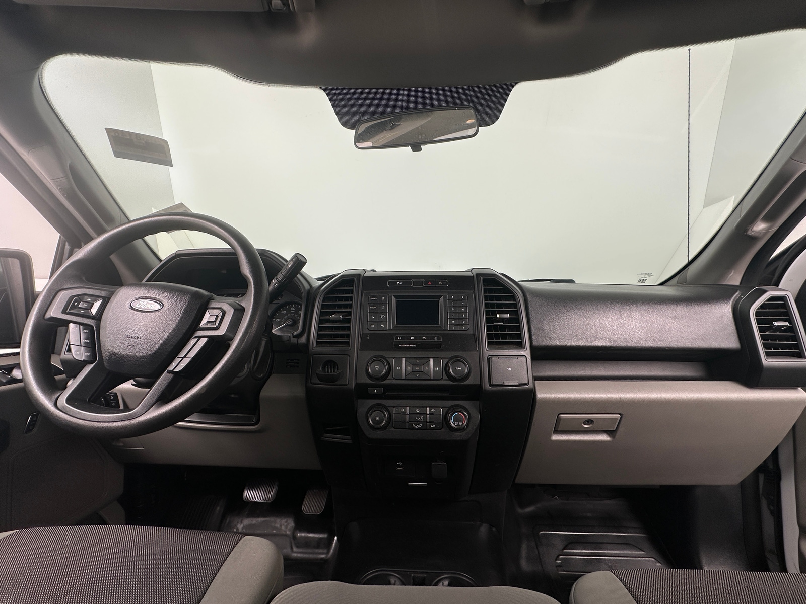 Thumbnail: 2018 Ford Econoline - 3