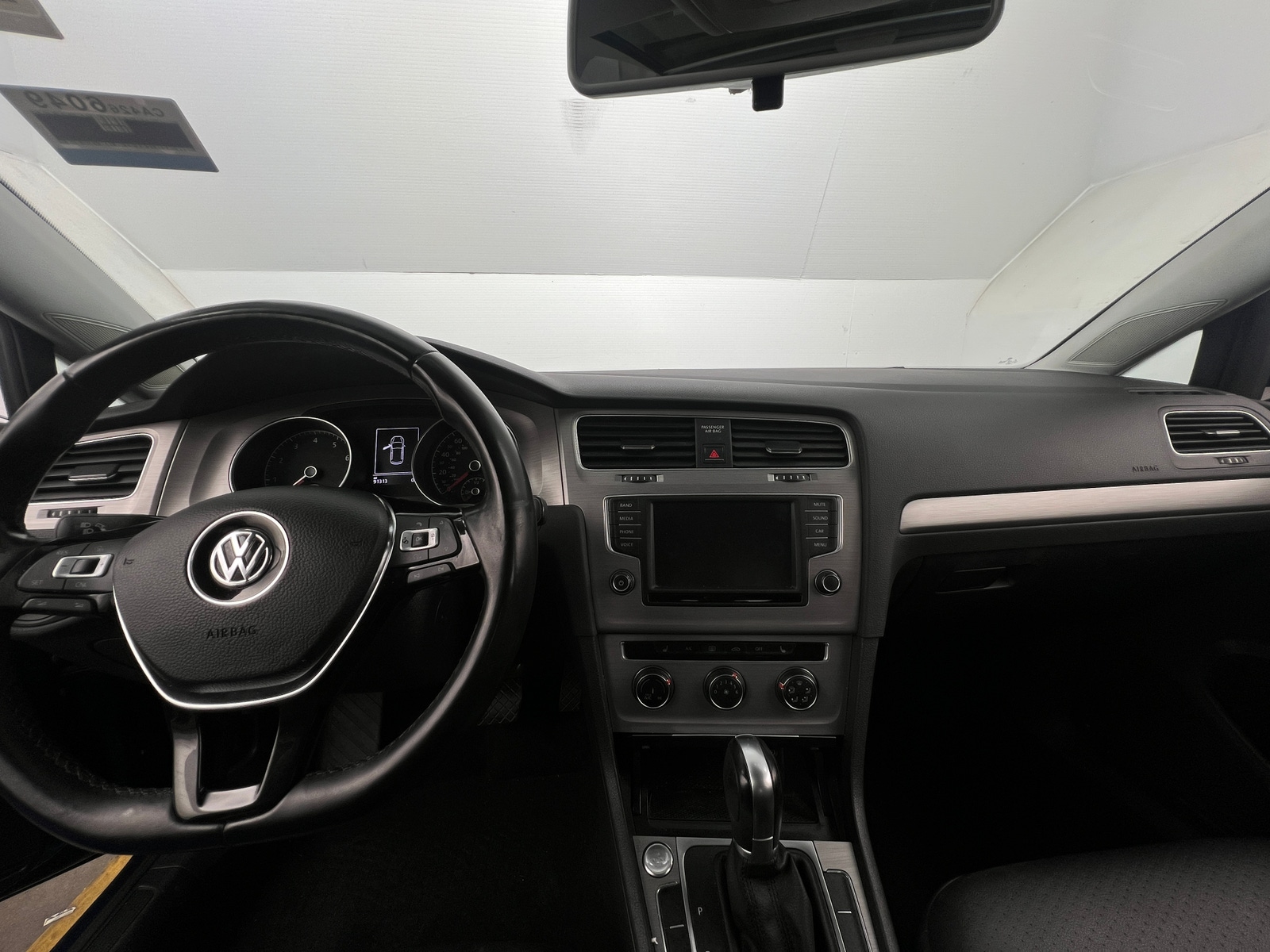 Thumbnail: 2017 Volkswagen Golf - 3