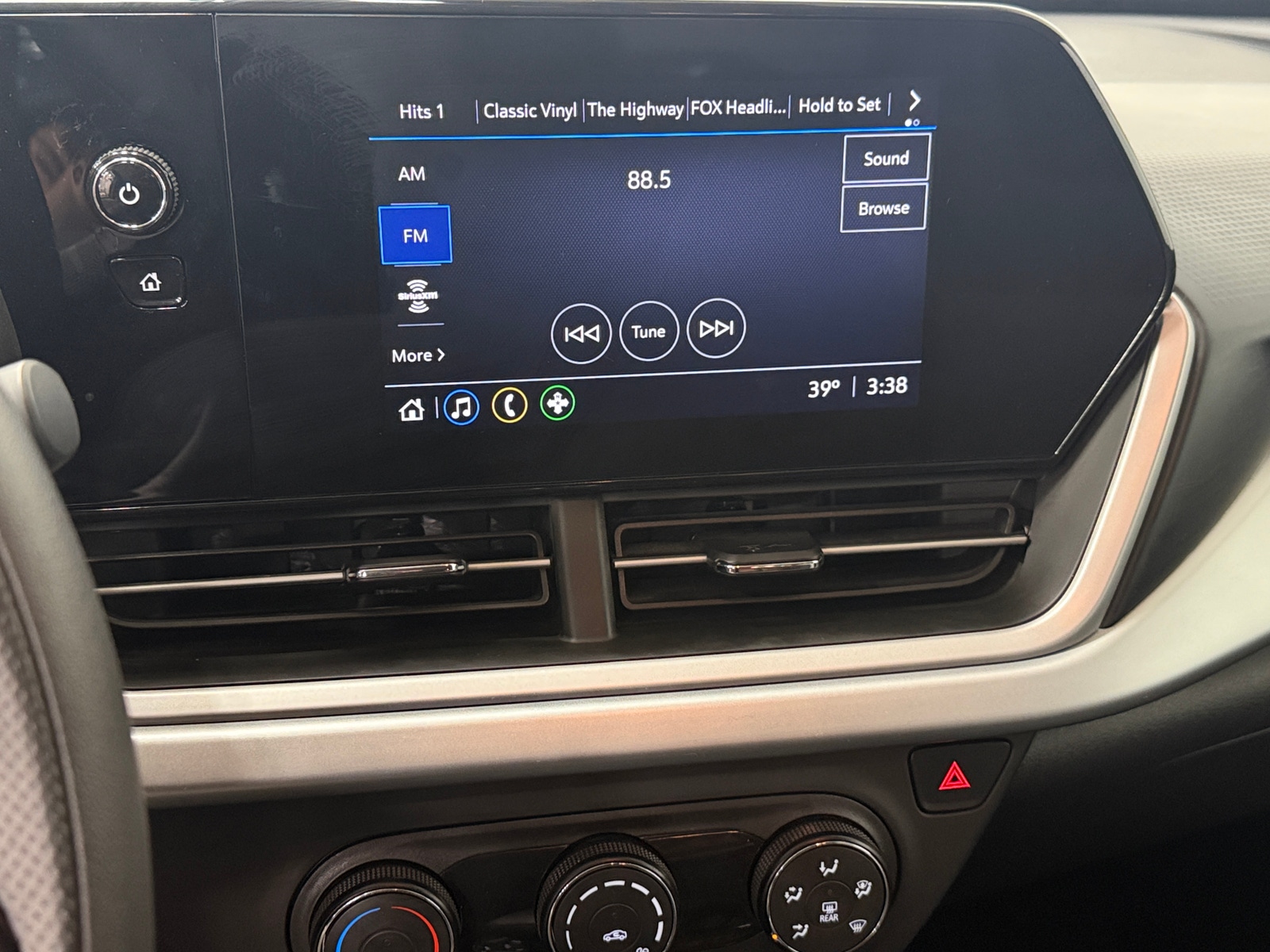 Thumbnail: 2025 Chevrolet Trax - 4