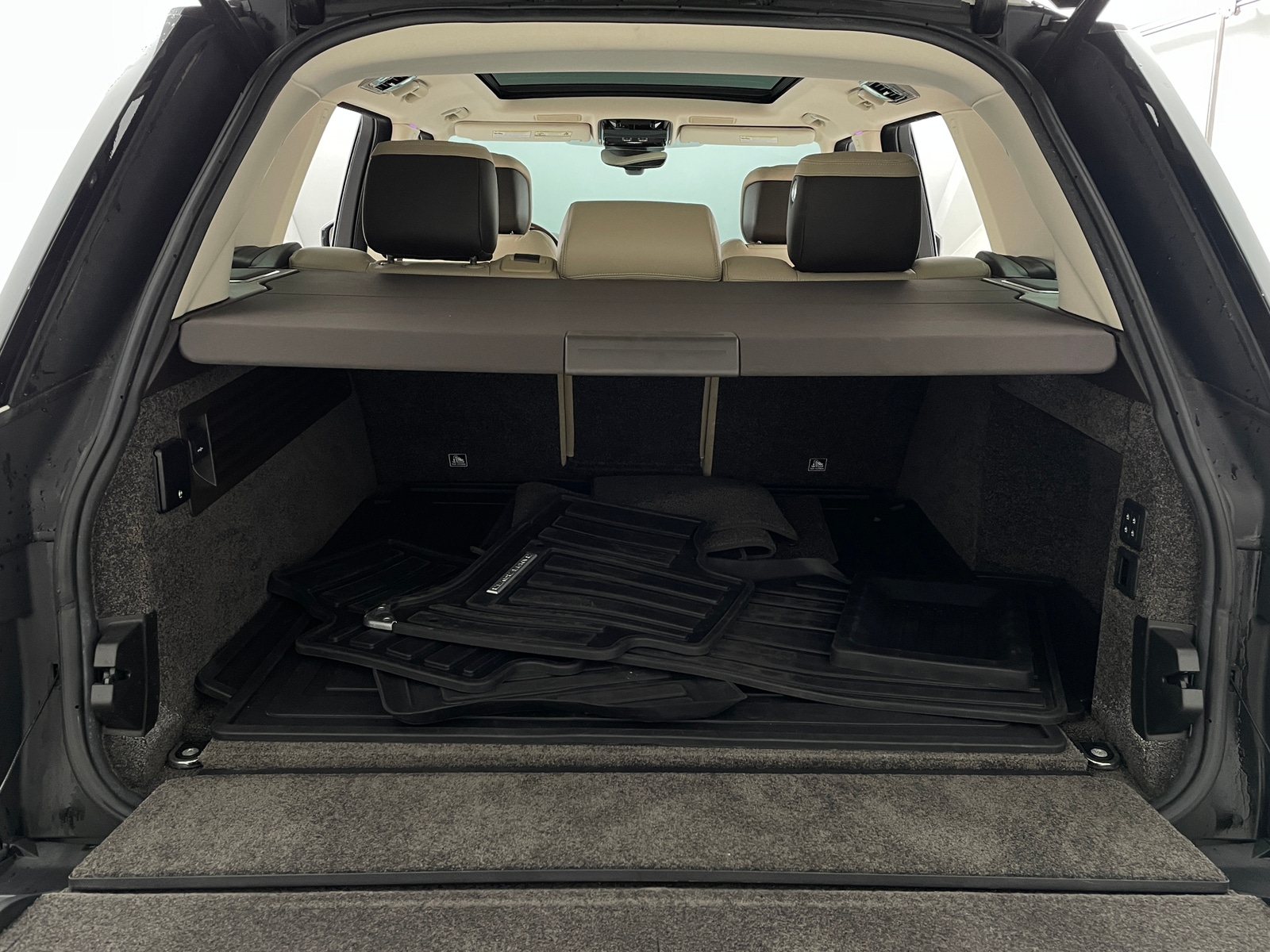 Thumbnail: 2021 Land Rover Range Rover - 6