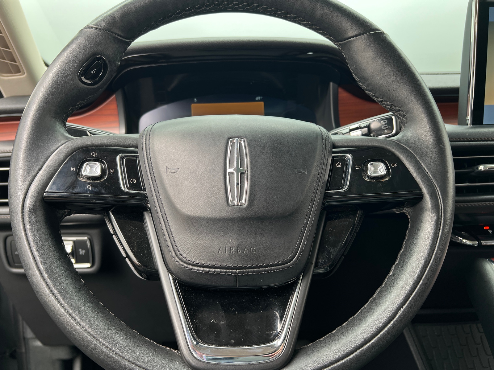 Thumbnail: 2024 Lincoln Aviator - 4